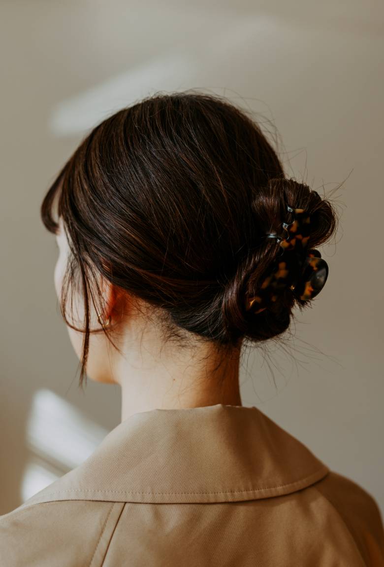 〈アレクサンドル ドゥ パリ〉のヘアクリップ