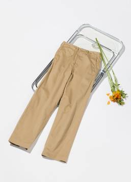 〈BUZZ RICKSON'S × BEAMS BOY〉のチノパン