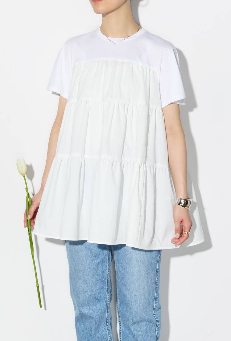 〈デミルクス ビームス〉のトップス