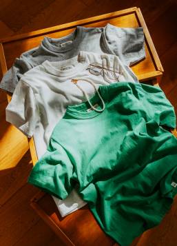 〈ビームス ボーイ〉のTシャツ
