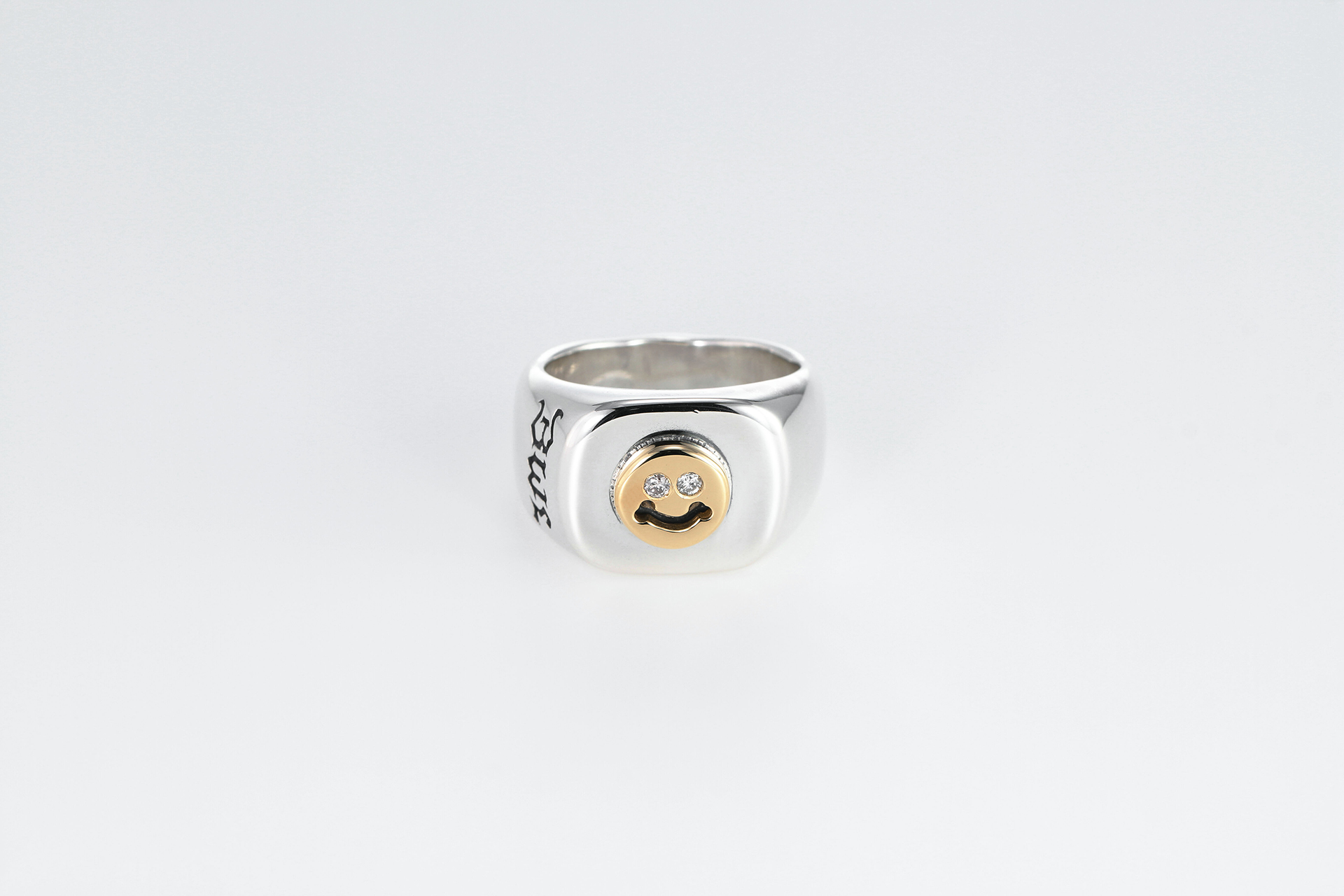 Happy Face Signet Ring with Diamonds | PRODUCT | ビルウォール