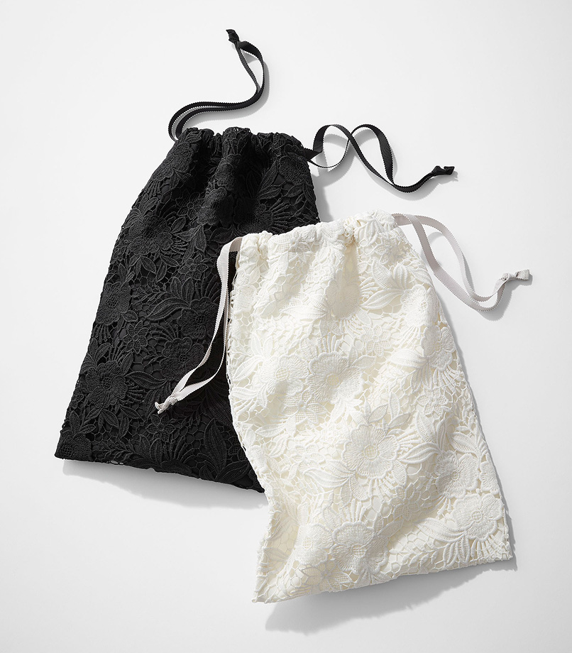 レースタイトスカートと同じレース生地を使用した巾着