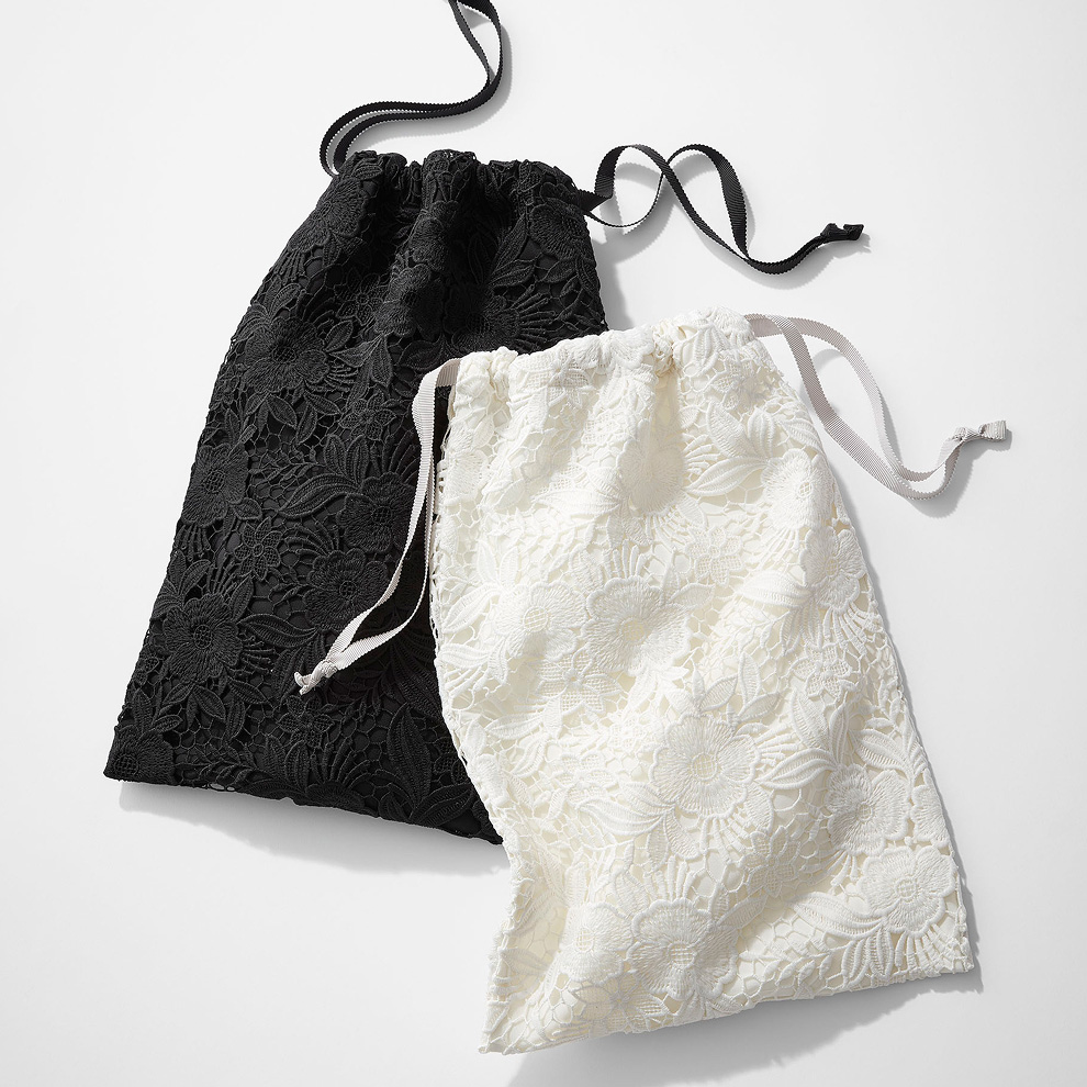 レースタイトスカートと同じレース生地を使用した巾着