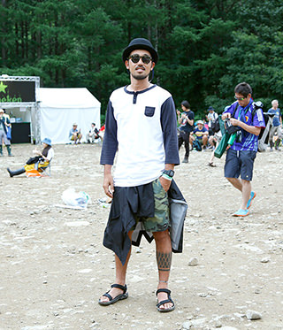 ���i �Y��