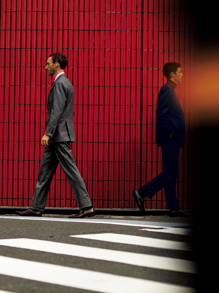 今日は、スーツ着てどこ行こう？Wearing a suit today where shall we go…