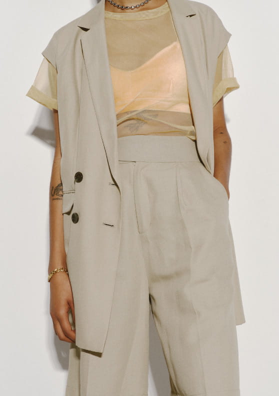 Ray BEAMS Spring & Summer 2021 Season Styling vol.2 Cozy & Chic, Conjunction And The New Age Strollers RB_March_Look No.4 Leiya Salis
			Producer , Tatoo Artist 172(cm)